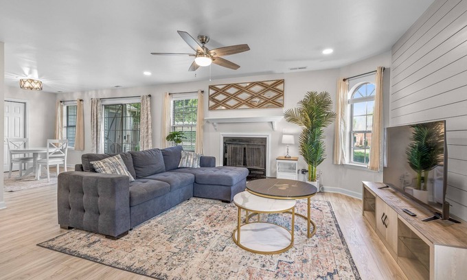 Norfolk - Virginia Beach Condo | Modern Chic Family Condo