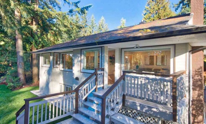 District of North Vancouver House | Modern chic house near ski resorts - North Vancouver