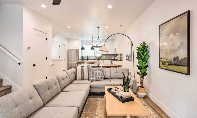 Central Business District House | Modern-Chic Provo Townhome 1 Mi to BYU Campus