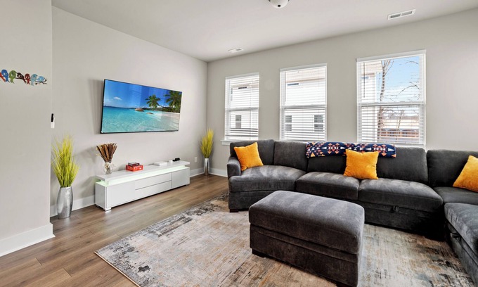 Sheffield Park House | Modern Chic Townhome, Near Uptown, NoDa, Bojangles Coliseum