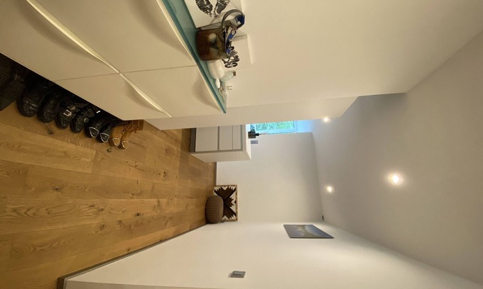 Obersendling Condo | Modern City Apartment in the Green