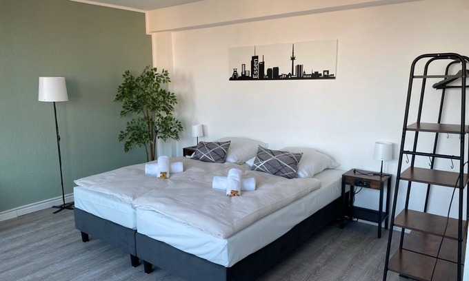 Stadtkern Apartment | Modern city apartment in Essen with balcony