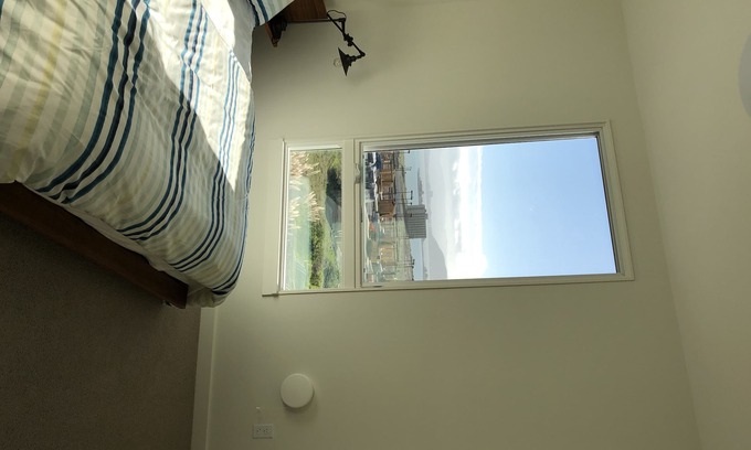Hunters Point Condo | Modern Cityscape Room