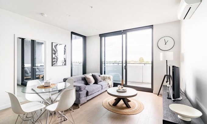 Clayton South Apartment | Modern Clayton apartment close to uni and hospital
