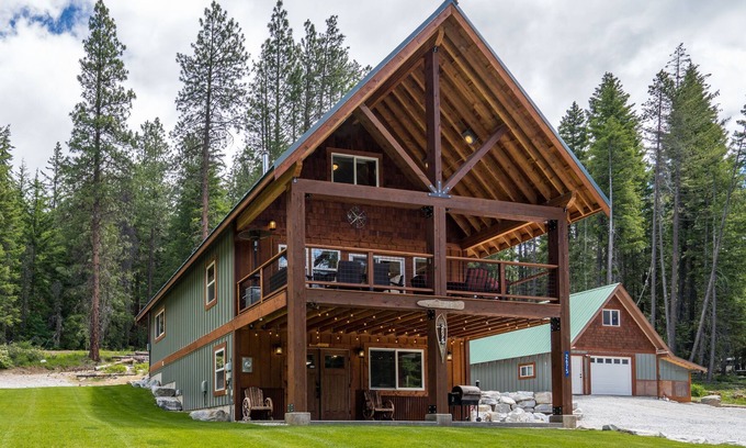 Ardenvoir Cabin | Modern, clean, beautiful cabin in Plain, near Lake Wenatchee with a hot tub!