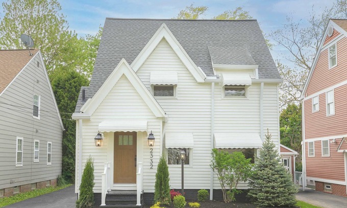 University Heights House | Modern Cleveland 3BR | Walkable & Stylish Retreat