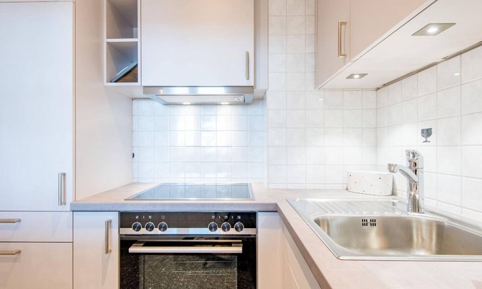 Westerland Apartment | Modern. Close to the beach. South-facing balcony. - House Blanker Hans