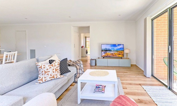 Clyde House | Modern Clyde House Smart TV*Dryer