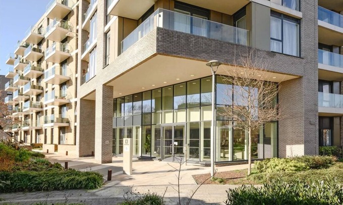 Canbury Apartment | Modern & Cosy Flat in Kingston - 5 minutes from train Station