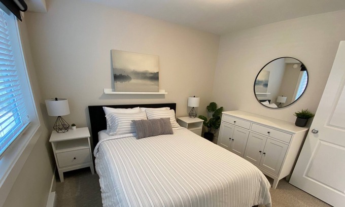 Mission House | Modern Coach House near downtown Mission