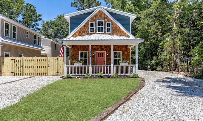 Wilmington House | Modern Coastal Retreat - New Construction 9 Minutes to Wrightsville Beach!