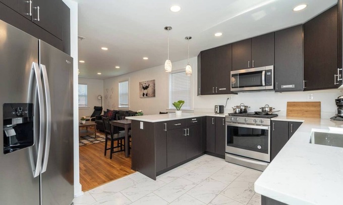 Potomac West House | Modern Colonial 3BR/2BA House | 5m to DC & DCA, by CozySuites