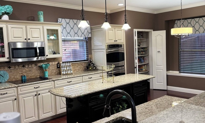 South Arlington House | Modern Comfort 3-bedroom Home Near the Cowboys Stadium and Attractions