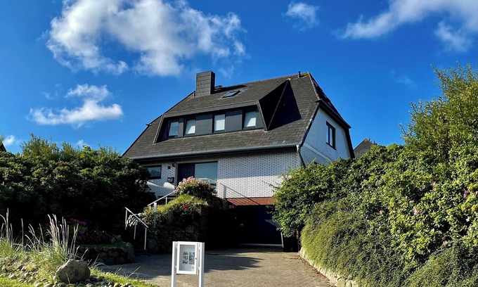 Hornum Apartment | Modern comfort apartment with lots of light and space in a quiet location!