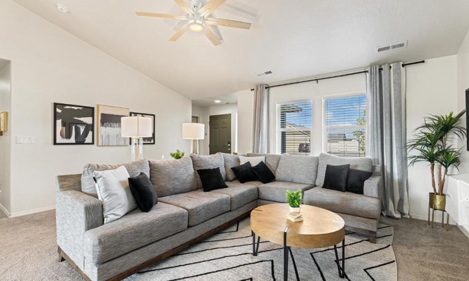 Caldwell House | Modern Comfort Caldwell 3b2b Home Sleeps 8!