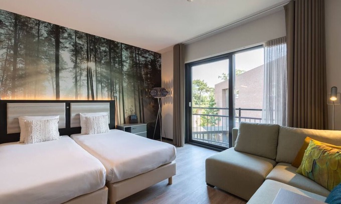Leende House | Modern Comfort Close to the City! Indoor Pool and Onsite Dining!