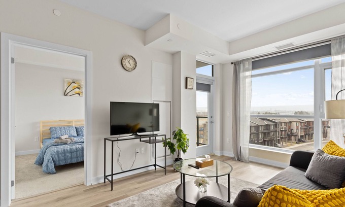 Stoney Creek Condo | Modern Comfort Condo ~ Stoney Creek ~ Hamilton
