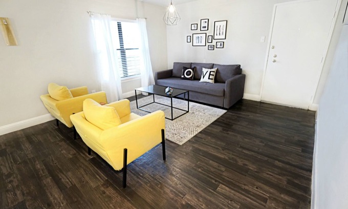 North Dallas Apartment | Modern Comfort + Dallas City Flat