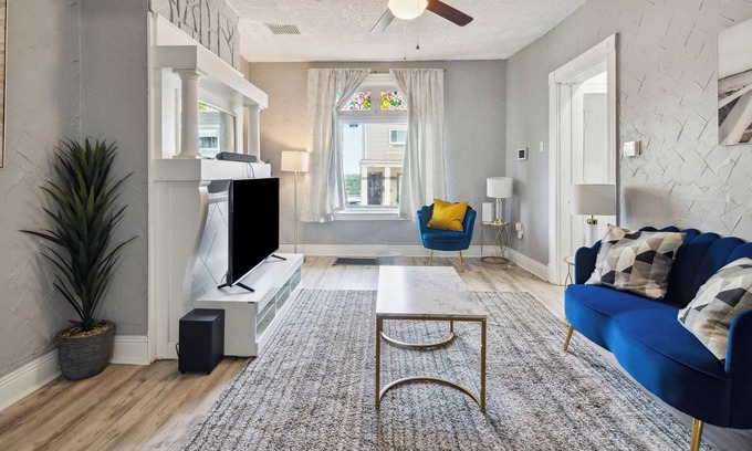 South Side Slopes House | Modern Comfort in a Charming Pittsburgh Retreat by Deity Villas