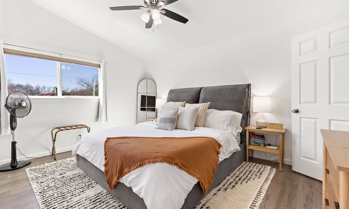 Old West Austin Condo | Modern Comfort in Central Austin! Very close to UT
