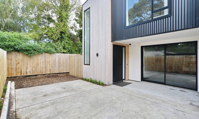 Phillipstown House | Modern Comfort in 2-Bedroom Townhouse in Phillipstown