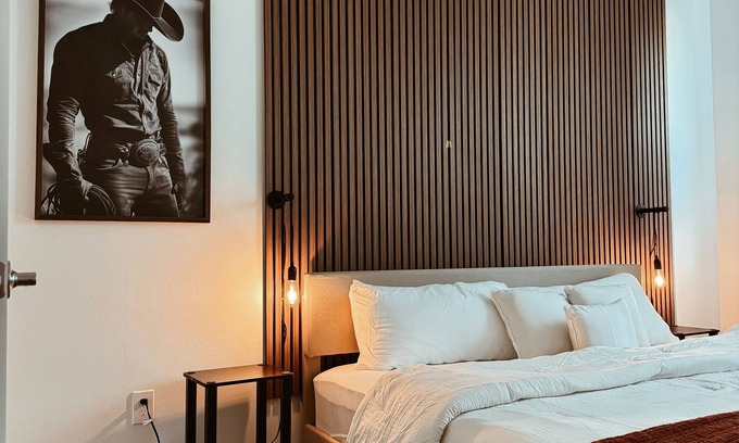 North Houston House | Modern Comfort Meets Texas Charm: Private King Suite Guesthouse in Houston