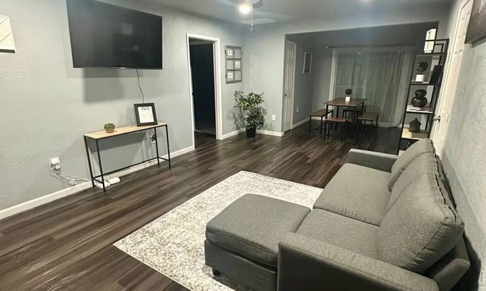 Lawton House | Modern comfort near fort sill