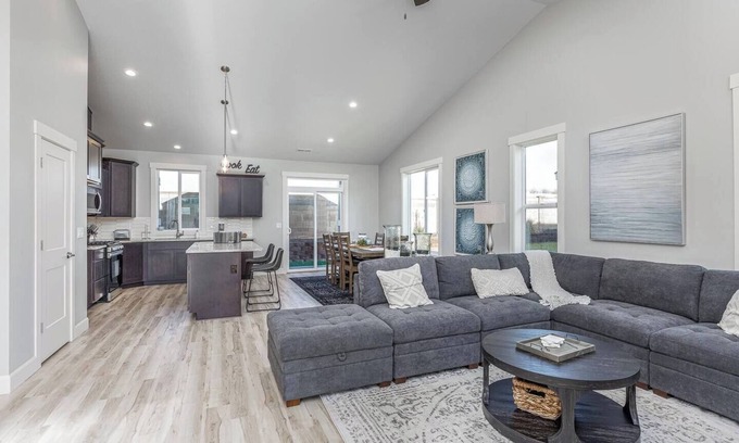 Hermiston House | Modern Comfort