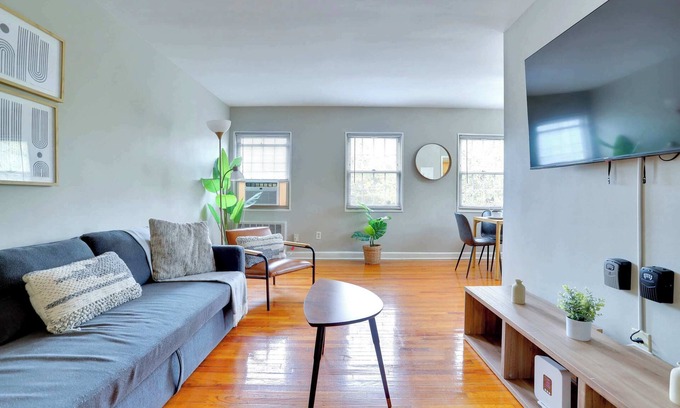 Northeast Alexandria Apartment | Modern Comfort w/Gym | Apt in Alexandria