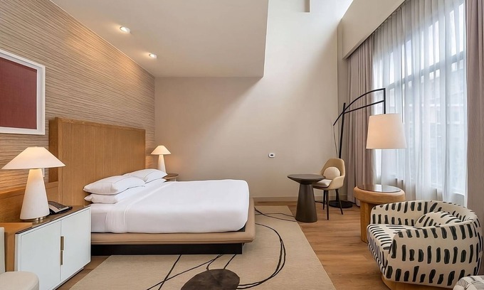 Gaslamp Quarter Hotel | Modern Comfort with Great Amenities! Swimming Pool, Parking, Pets are Allowed!