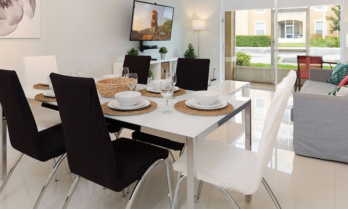 Windsor Hills Condo | Modern & comfortable, 5 mins to Disney. WiFi, water slides, pool, sports.