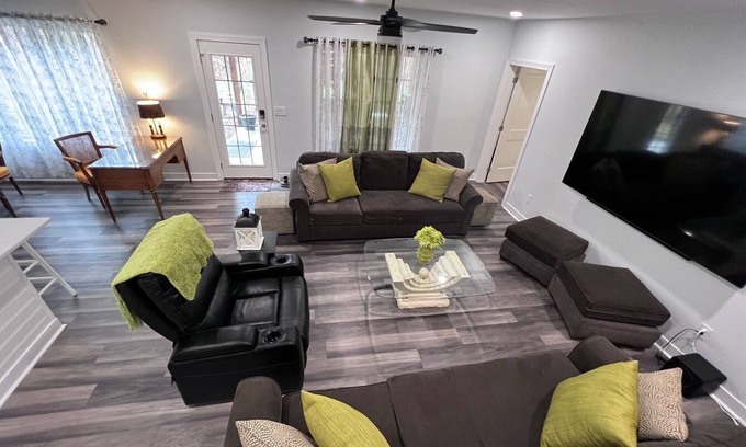 Lewisville Apartment | Modern, Comfortable and Cozy Large Apartment