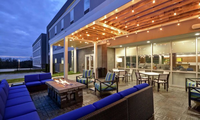 Alpine Center House | Modern Comforts: 3 Relaxing Units w/ Kitchenette, Breakfast and Parking
