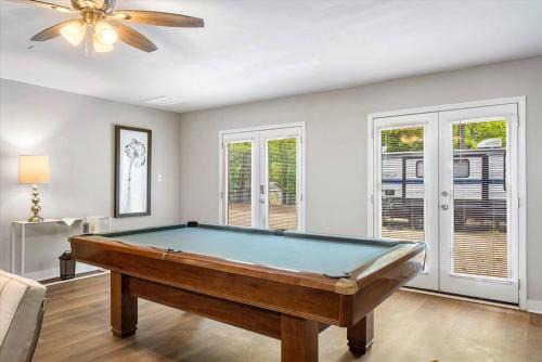 North Chesterfield House | Modern Comforts, Classic Charm: Neighborhood Gem
