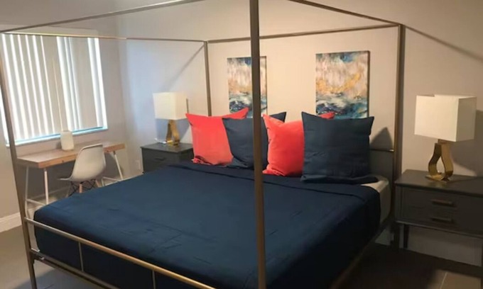 Coral Ridge Apartment | Modern & Comfy 1BD Parking | Near the Sea