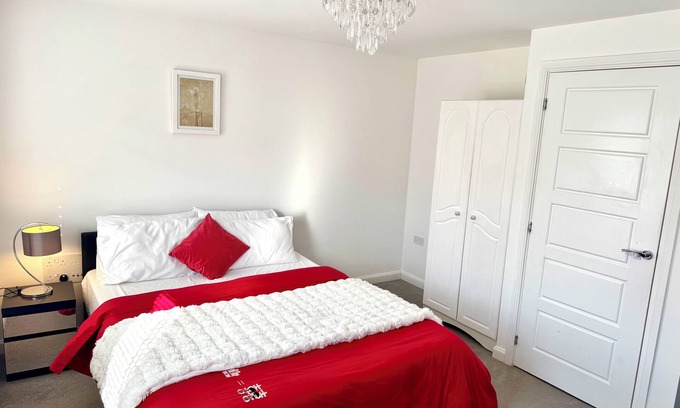 Wellingborough House | Modern Comfy double room Near Wellingborough centre with Netflix, WiFi, Parking