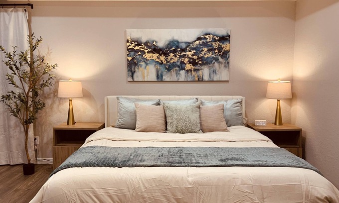 Fort Worth House | Modern Comfy Home in DFW