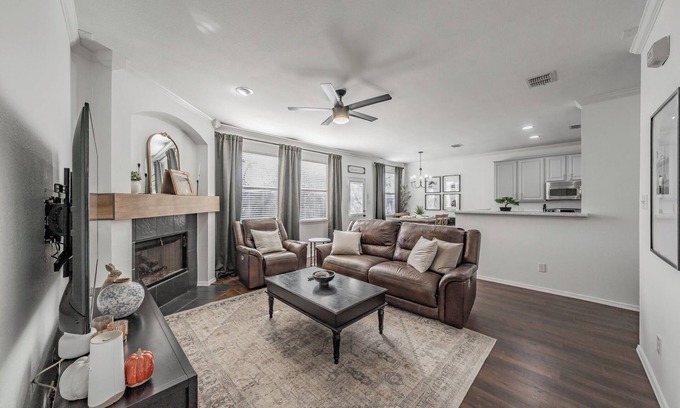 Little Elm House | Modern, Comfy, Next to Frisco and Lake Lewisville in peaceful Little Elm