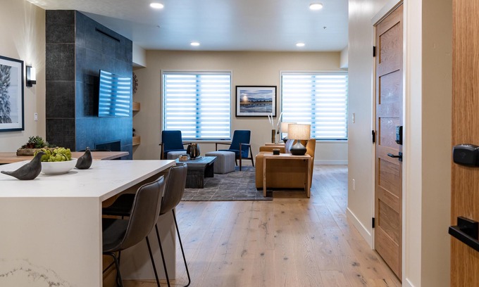 Tamarack Resort Condo | Modern Condo|Great location|Close to Skiing|PET FRIENDLY