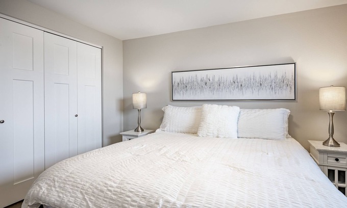Birch Bay Condo | Modern Condo in Birch Bay w Hot Tub - 102