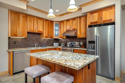 Bear Valley Apartment | Modern Condo - Jacuzzi Tub SM #201