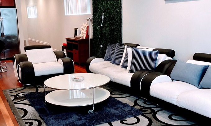 Near West Side Condo | Modern Condo steps away from United Center w/Free Parking