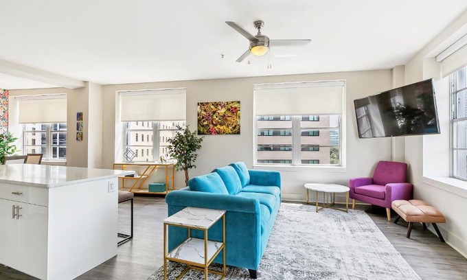 Central Business District Apartment | Modern Condo Walking Distance to Must-See Attractions of NOLA