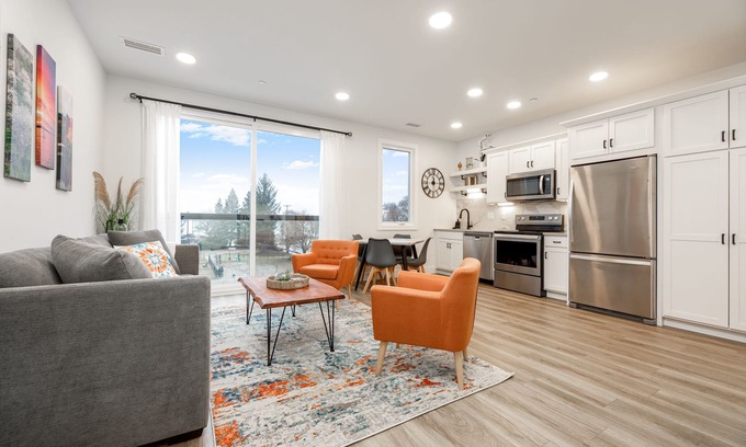 Traverse City Condo | Modern condo with picturesque views- a block from the beach
