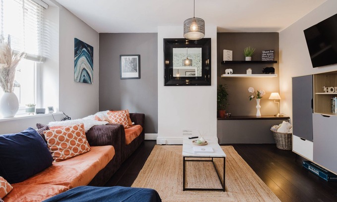 Cirencester Cottage | Modern contemporary dog friendly - Licata's Apartment