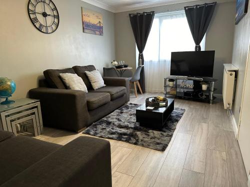 Chelmsford Apartment | Modern Cosy Warm Home With Free Parking