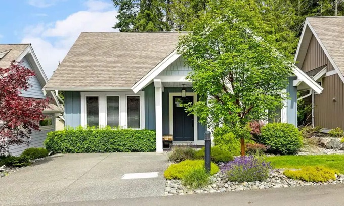 Regional District of Nanaimo Cottage | Modern Cottage at Qualicum Landing