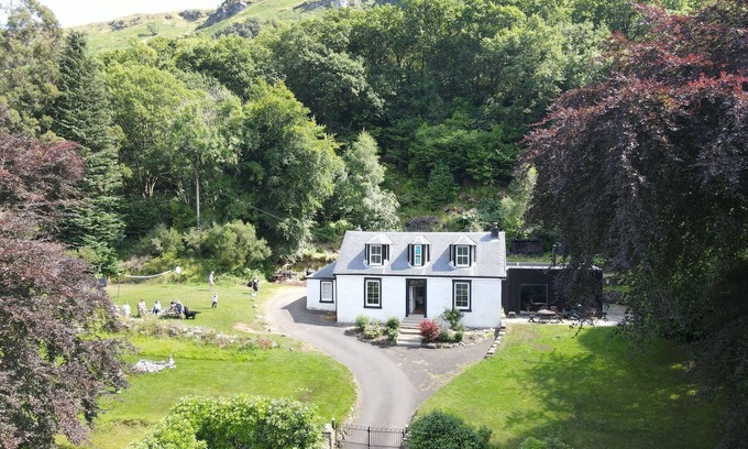 Arrochar Cottage | Modern Cottage, big garden, AGA, Loch/Mountain Views. Cinema Room & Log Burner