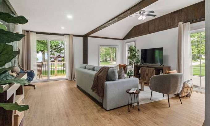 Fort Erie Apartment | Modern Cottage Getaway with Pool