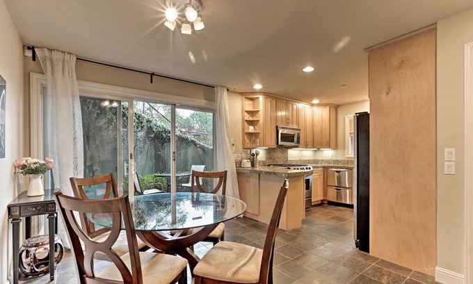 San Carlos Cabin | Modern Cottage in the Heart of Silicon Valley